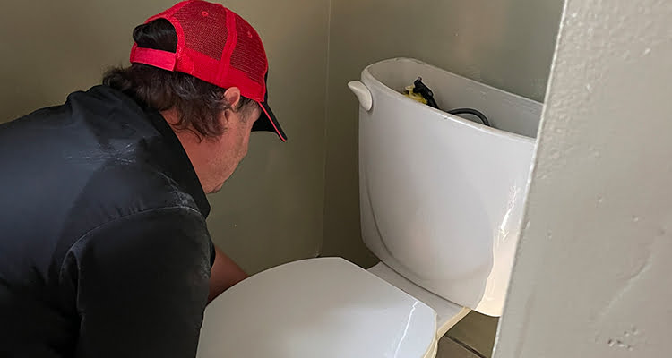 Common-Toilet-Issues-And-How-Professionals-Solve-Them